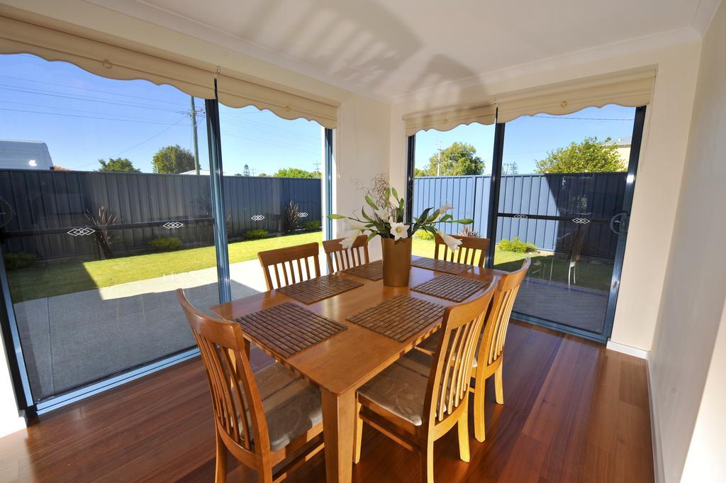 Palm Beach Manor Rockingham Buitenkant foto